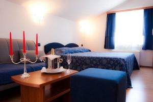 Łóżko lub łóżka w pokoju w obiekcie Hotel Makin