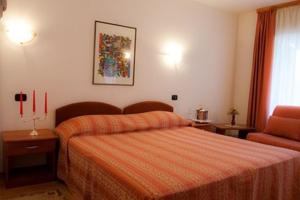 Łóżko lub łóżka w pokoju w obiekcie Hotel Makin