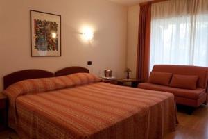 Łóżko lub łóżka w pokoju w obiekcie Hotel Makin