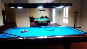 Biliár nebo kulečník v ubytování Royal Gardens Hotel