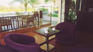 Posezení v ubytování Royal Gardens Hotel
