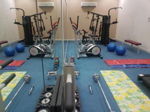 Fitness centrum a/nebo fitness zařízení v ubytování Royal Gardens Hotel