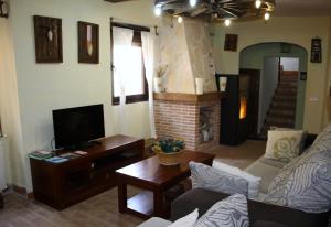 a living room with a couch and a tv at CASA FAÑETE in Ruguilla