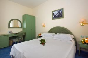 Łóżko lub łóżka w pokoju w obiekcie Hotel Pensione Reale
