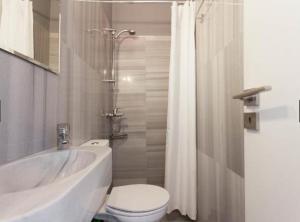 Kúpeľňa v ubytovaní Acropolis Charming Apartment with Large Balcony - DM17