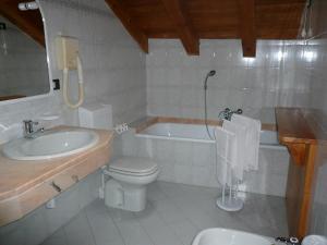 Koupelna v ubytování Hotel Petit Giles