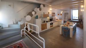 a kitchen with stairs leading to a kitchen with a table at Relais Chambre in Castelfidardo