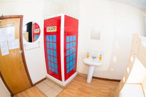 a bathroom with a toilet and a sink at Kensal Green Backpackers in London