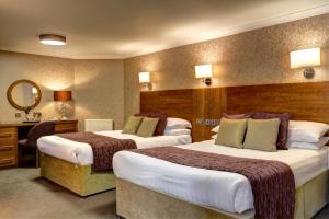 Postel nebo postele na pokoji v ubytování Golden Lion Hotel + 31 fotografií