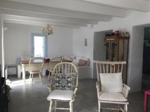 a living room with chairs and a dining room table at Seaside Heaven in Otziás +13 photos
