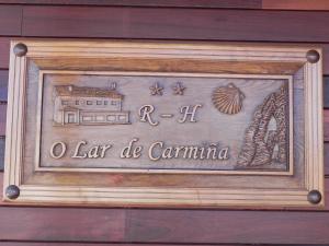 Um certificado, prêmio, placa ou outro documento exibido em O Lar de Carmiña