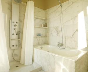Kúpeľňa v ubytovaní Luxury Villa Trapezia