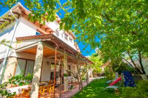 a house under construction in the yard at Magnificent Villa in Chişinău