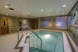 Bazén v ubytování Banff Inn nebo v jeho okolí