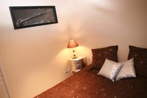 a bedroom with a bed with a lamp and a picture on the wall at Cannes Loft Alexander in Cannes