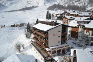 a hotel in the snow in a ski resort at Hotel Bristol in Saas-Fee