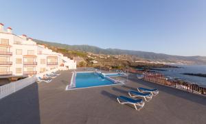 Vista de la piscina de Apartamentos Centro Cancajos o d'una piscina que hi ha a prop