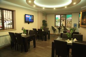 TV a/nebo společenská místnost v ubytování Daniel Boutique Hotel