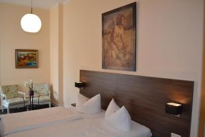 Postel nebo postele na pokoji v ubytování Hotel am Landeshaus