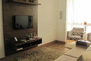 TV a/nebo společenská místnost v ubytování Apartamento em Gramado - Vista para o Vale