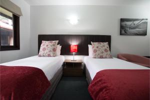 Postel nebo postele na pokoji v ubytování The Park Hotel Ruapehu
