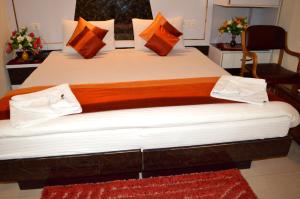 Postel nebo postele na pokoji v ubytování Hotel Su Shree Continental Dx Near New Delhi Railway Station