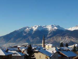 A general mountain view or a mountain view taken from a vidéki vendégházakat