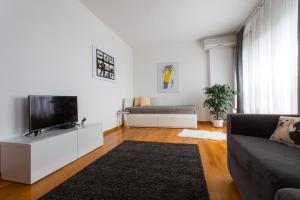 TV a/nebo společenská místnost v ubytování Apartment Bonbon