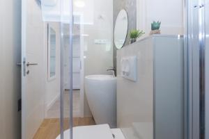 Kúpeľňa v ubytovaní Unique apartment + 30 fotografií