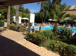 Bazén v ubytování Chems Hotel nebo v jeho okolí