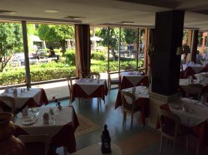 Restaurace v ubytování Chems Hotel