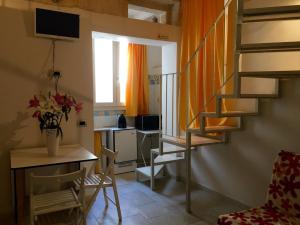 TV a/nebo společenská místnost v ubytování Cantaluna B&B
