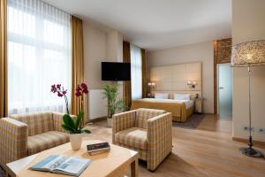 TV a/nebo společenská místnost v ubytování Best Western Plus Ostseehotel Waldschloesschen