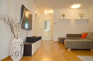 TV a/nebo společenská místnost v ubytování Yeti Lux - Central City Loft