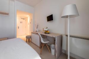 a bedroom with a bed and a desk with a lamp at La Chiave dei Trabocchi in San Vito Chietino