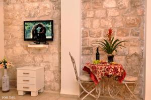 Μια τηλεόραση ή/και κέντρο ψυχαγωγίας στο Old City Inn