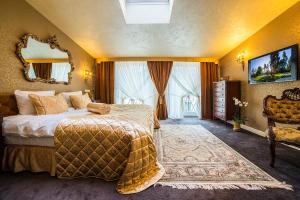 Cama ou camas em um quarto em Imperial Hotel & Restaurant