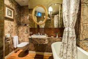 Um banheiro em Imperial Hotel & Restaurant