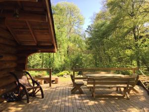 a patio with a table and two chairs and a cabin at Hesperus Lodge in Wellington