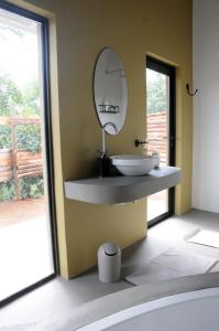 Phòng tắm tại Ukuthula Cottages