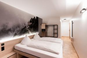 Letto o letti in una camera di Hotel Schwarzwälder Hof