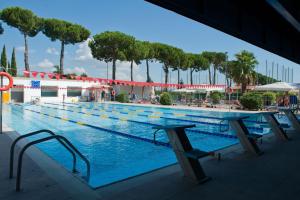 Piscina di AutoHotel o nelle vicinanze