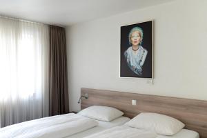 Letto o letti in una camera di Hotel Schwarzwälder Hof