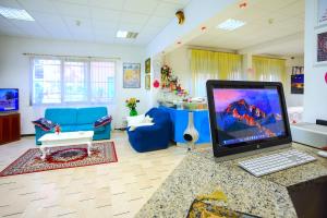TV a/nebo společenská místnost v ubytování Hotel Majorca