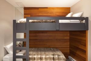 Postel nebo postele na pokoji v ubytování Gibbons Life Accommodations