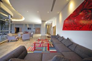 Ein Sitzbereich in der Unterkunft Novotel Panama City