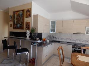 A cozinha ou kitchenette de Apartments Sun House