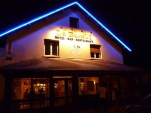 Fotografie z fotogalerie ubytování Hôtel Le Bambi v destinaci Baume-les-Dames