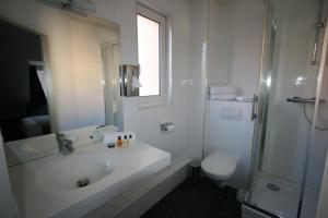Kylpyhuone majoituspaikassa Hotel des Tonneliers