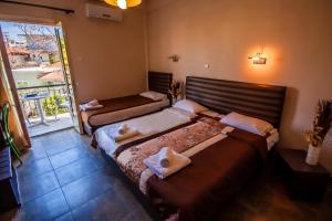 a bedroom with a large bed and a window at Ulrika in Egina